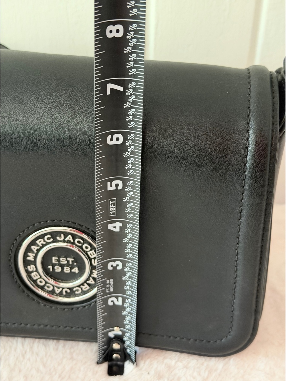 Marc Jacobs Black Leather Crossbody Bag with Adjustable Strap - Picture 5 of 8